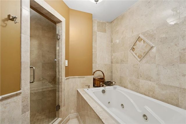 229 Ward Parkway 604B, Kansas City, MO 64112