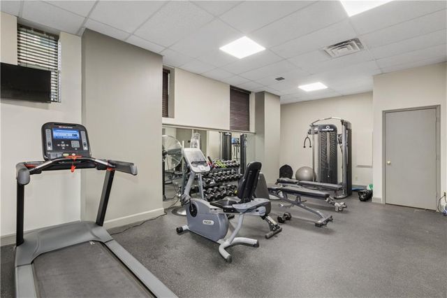 229 Ward Parkway 604B, Kansas City, MO 64112