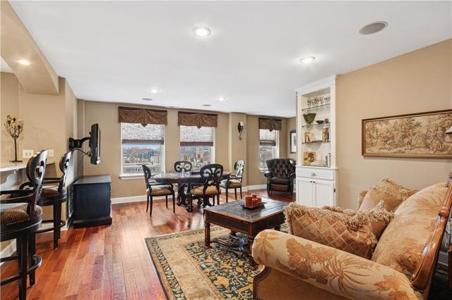 229 Ward Parkway 604B, Kansas City, MO 64112