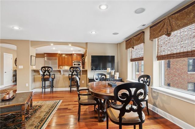 229 Ward Parkway 604B, Kansas City, MO 64112