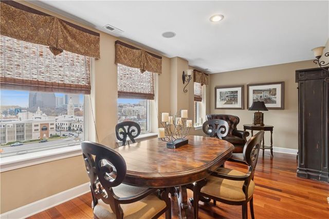 229 Ward Parkway 604B, Kansas City, MO 64112