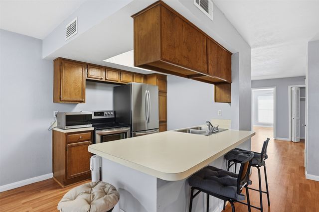 2535 Wedglea Drive F-127, Dallas, TX 75211