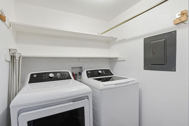 2535 Wedglea Drive F-127, Dallas, TX 75211