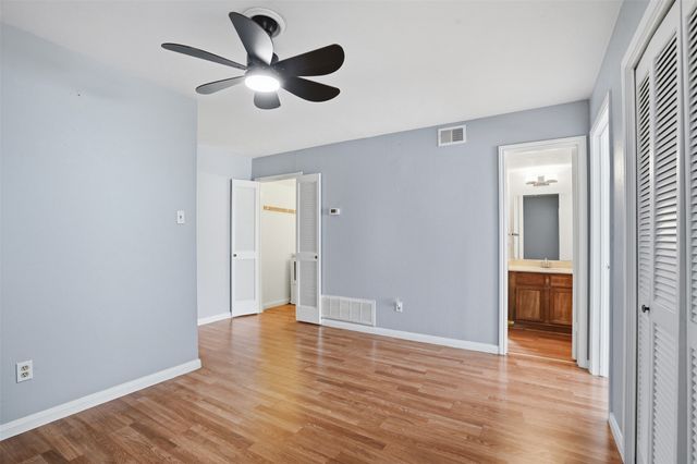 2535 Wedglea Drive F-127, Dallas, TX 75211