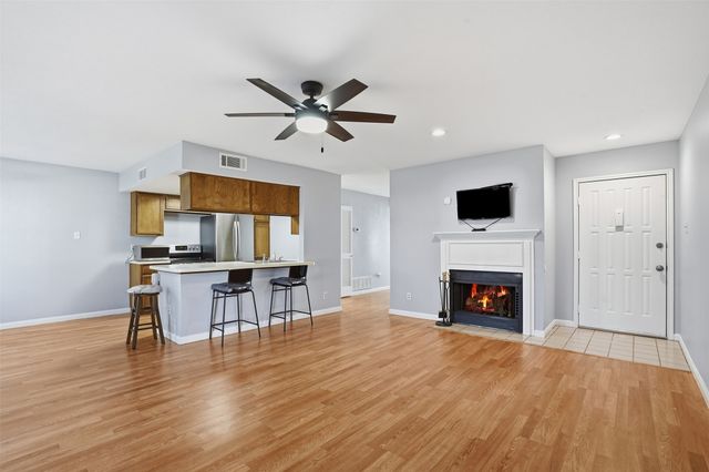 2535 Wedglea Drive F-127, Dallas, TX 75211