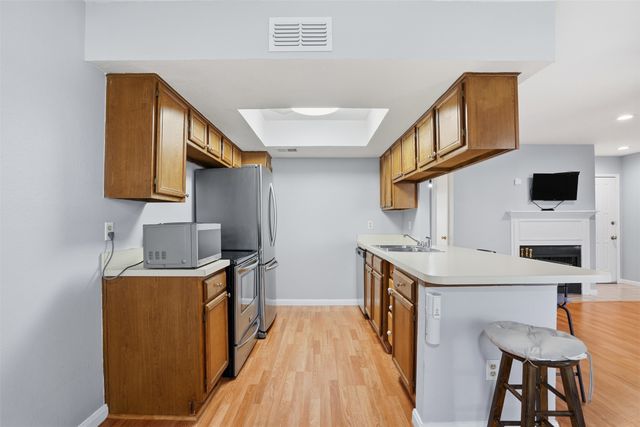 2535 Wedglea Drive F-127, Dallas, TX 75211