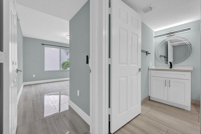 1010 Villa Circle, Boynton Beach, FL 33435