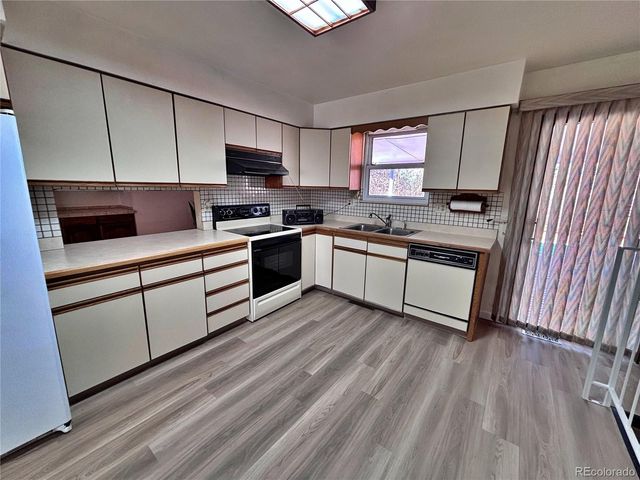 745 Mobile Street, Aurora, CO 80011