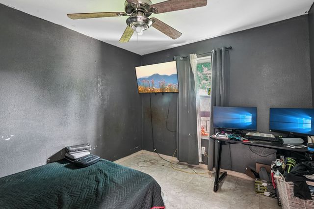 618 SE 3rd Street, Grand Prairie, TX 75051