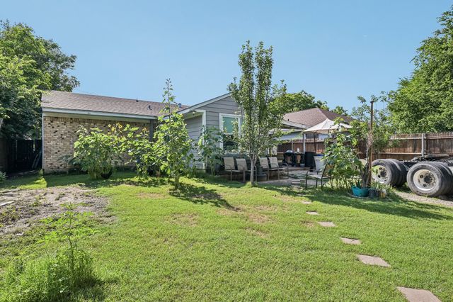618 SE 3rd Street, Grand Prairie, TX 75051