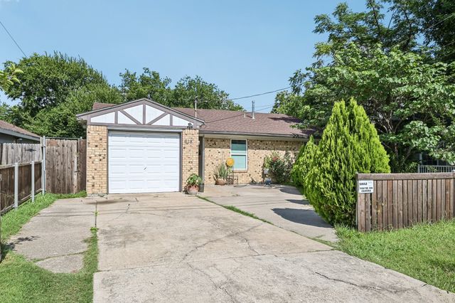 618 SE 3rd Street, Grand Prairie, TX 75051