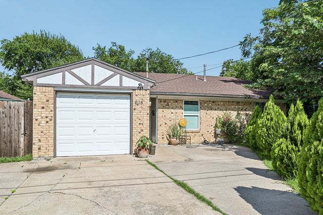 618 SE 3rd Street, Grand Prairie, TX 75051