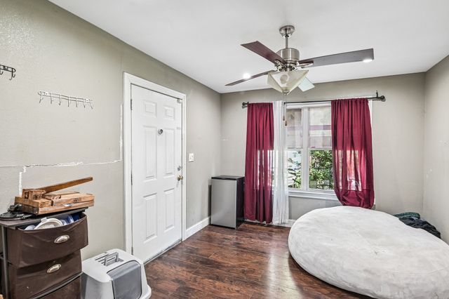 618 SE 3rd Street, Grand Prairie, TX 75051