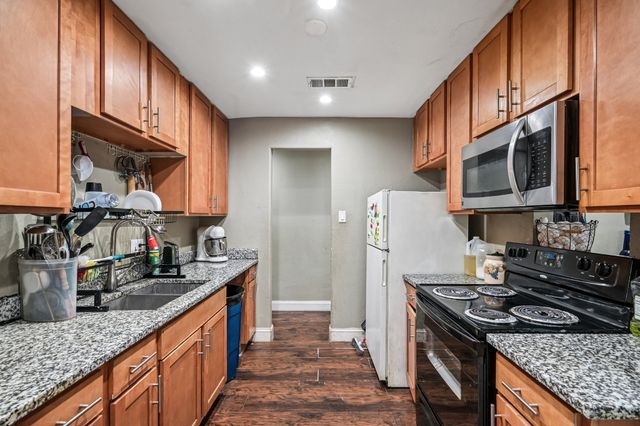 618 SE 3rd Street, Grand Prairie, TX 75051
