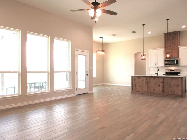 508 ALTA VISTA DR, Pleasanton, TX 78064