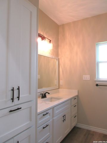 508 ALTA VISTA DR, Pleasanton, TX 78064