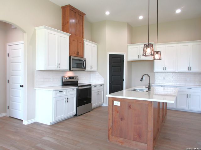 508 ALTA VISTA DR, Pleasanton, TX 78064