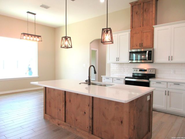 508 ALTA VISTA DR, Pleasanton, TX 78064