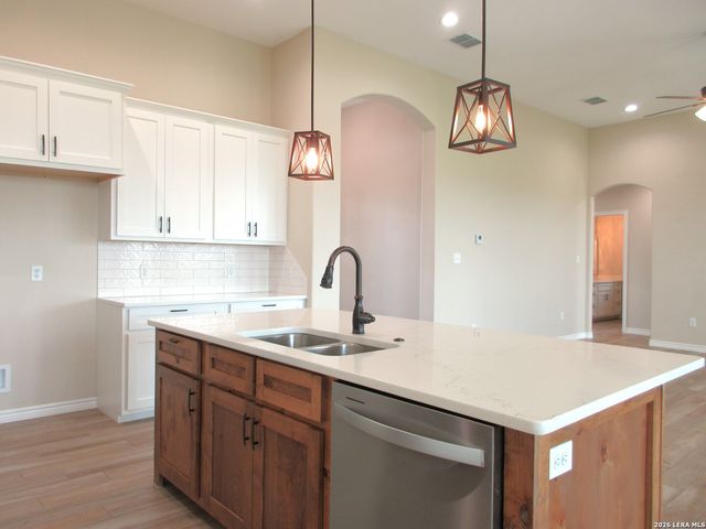 508 ALTA VISTA DR, Pleasanton, TX 78064