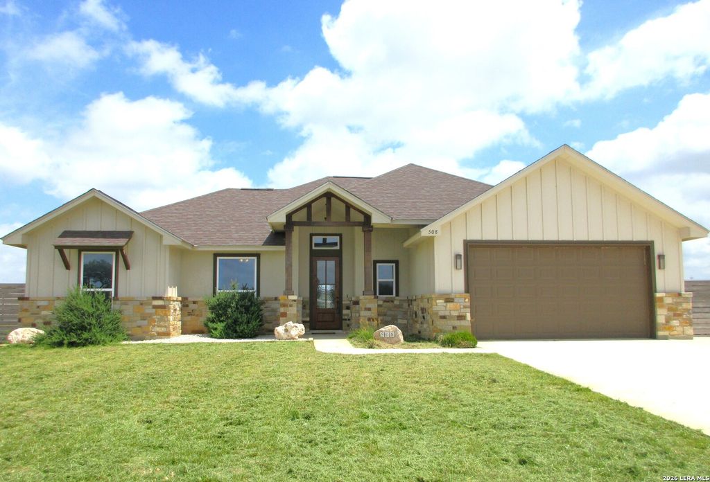 508 ALTA VISTA DR, Pleasanton, TX 78064