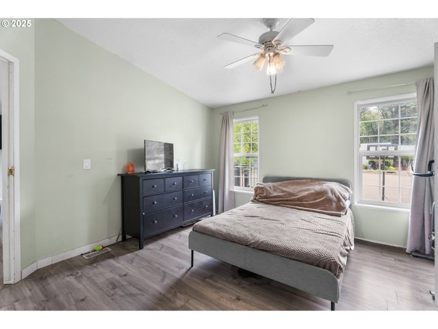 17649 S GREENFIELD Dr, Oregon City, OR 97045