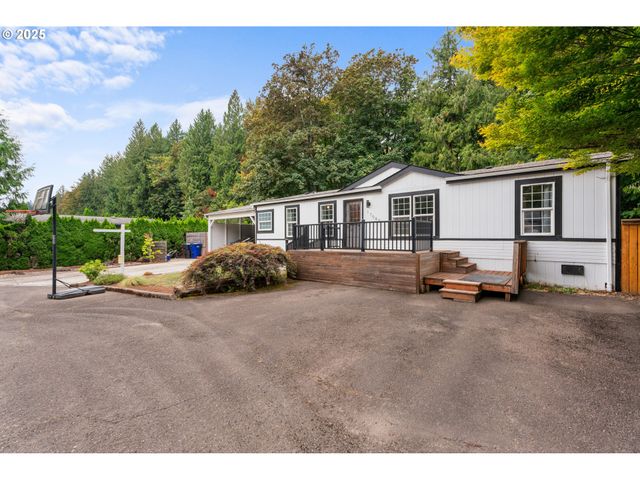 17649 S GREENFIELD Dr, Oregon City, OR 97045