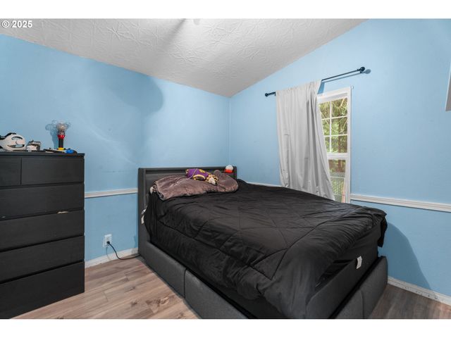 17649 S GREENFIELD Dr, Oregon City, OR 97045