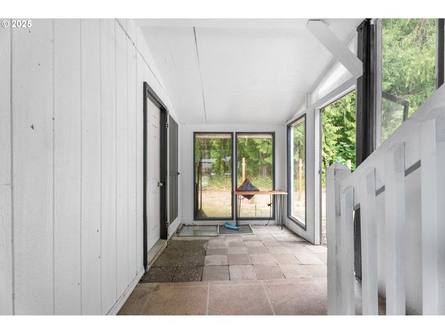 17649 S GREENFIELD Dr, Oregon City, OR 97045