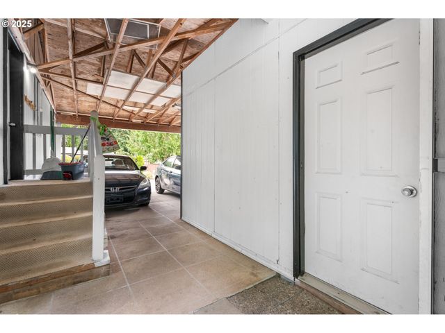 17649 S GREENFIELD Dr, Oregon City, OR 97045