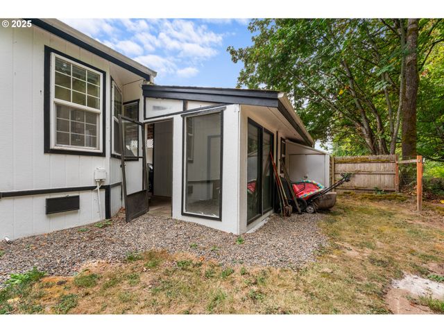 17649 S GREENFIELD Dr, Oregon City, OR 97045