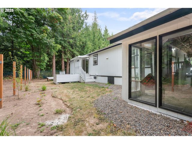 17649 S GREENFIELD Dr, Oregon City, OR 97045