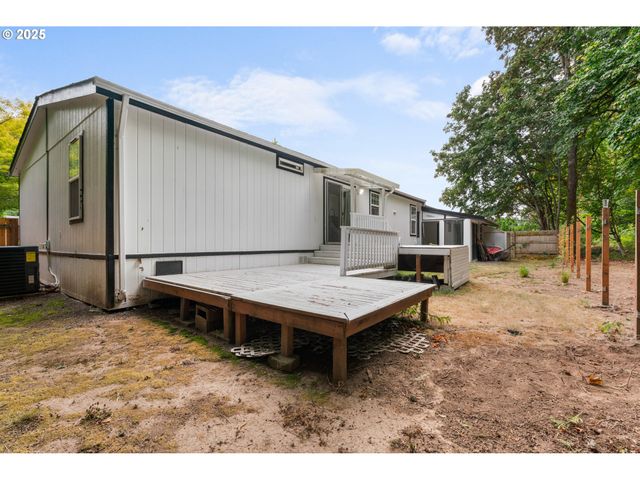 17649 S GREENFIELD Dr, Oregon City, OR 97045