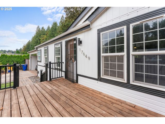 17649 S GREENFIELD Dr, Oregon City, OR 97045