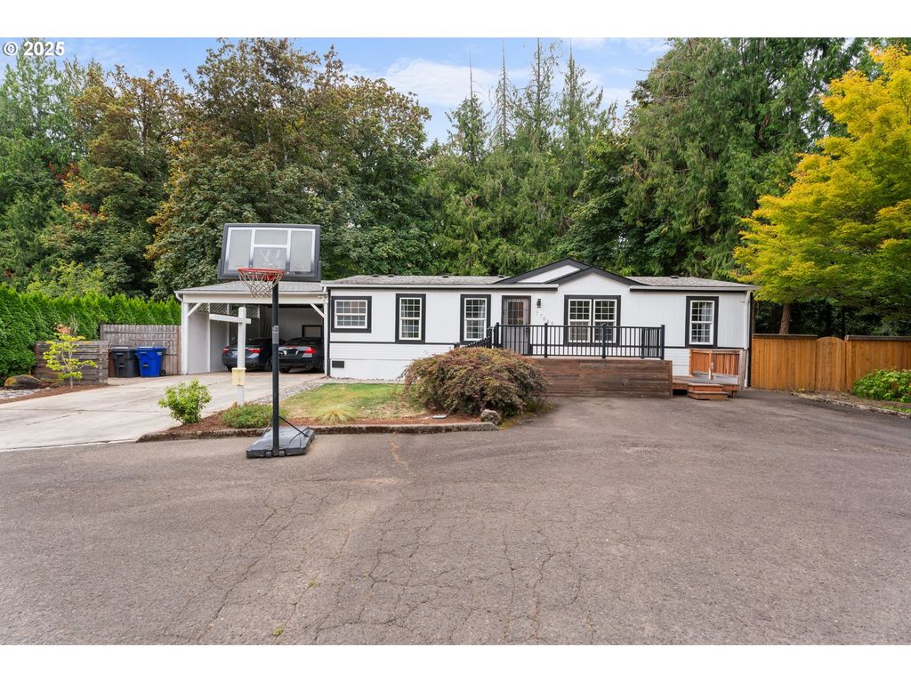 17649 S GREENFIELD Dr, Oregon City, OR 97045