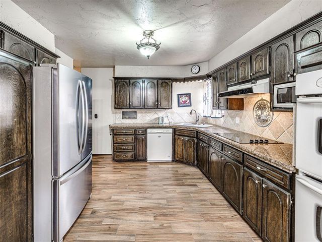 9212 Brentford Avenue, Oklahoma City, OK 73132