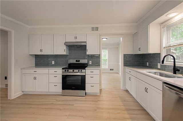10407 Long Street, Overland Park, KS 66215