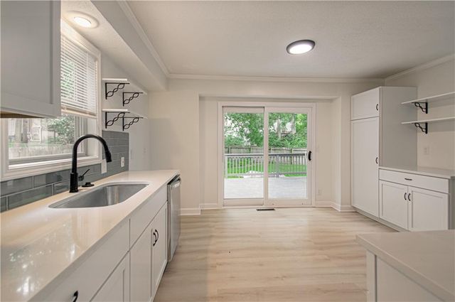 10407 Long Street, Overland Park, KS 66215
