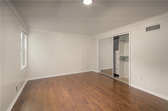 10407 Long Street, Overland Park, KS 66215