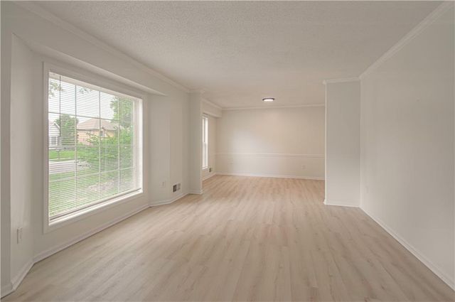 10407 Long Street, Overland Park, KS 66215