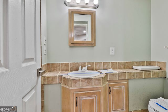 200 Valley Brook Drive, Newnan, GA 30265