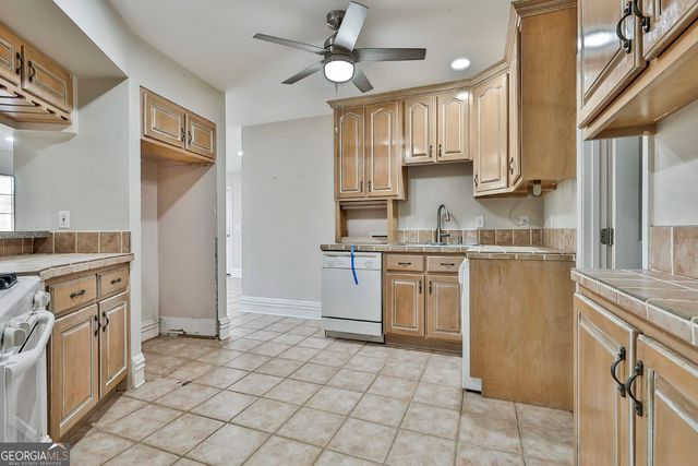 200 Valley Brook Drive, Newnan, GA 30265