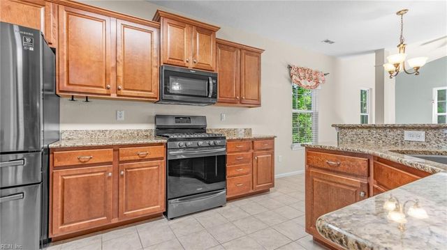 705 Creekwood DR, Chesapeake, VA 23323