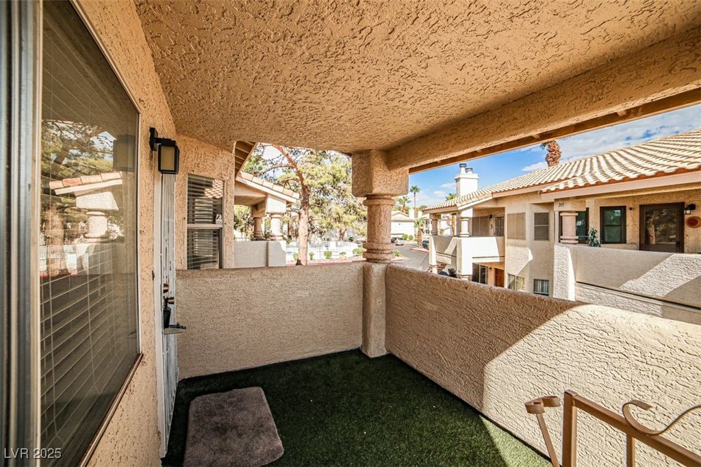 Image 4 of property listing at 1316 Pinto Rock Lane 202, Las Vegas, NV 89128