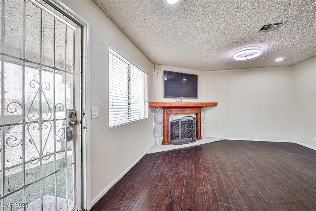 Image 5 of property listing at 1316 Pinto Rock Lane 202, Las Vegas, NV 89128