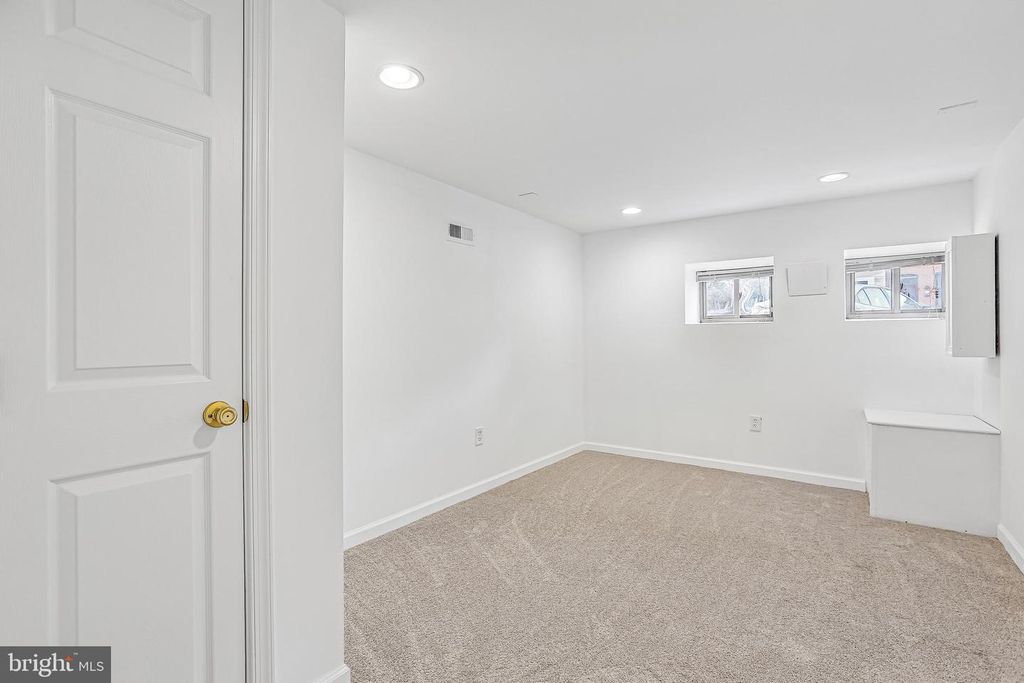 Image 18 of property listing at 3142 FAIT AVE, Baltimore, MD 21224