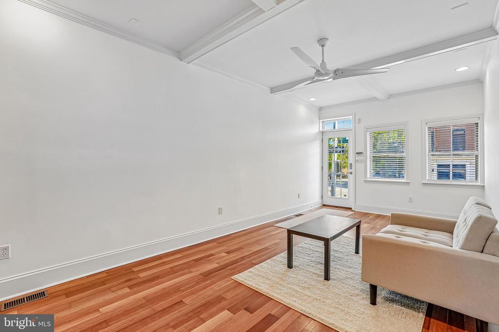 Image 8 of property listing at 3142 FAIT AVE, Baltimore, MD 21224