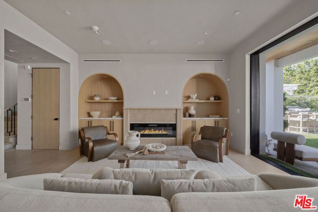 11317 Valley Spring Lane, Studio City, CA 91604