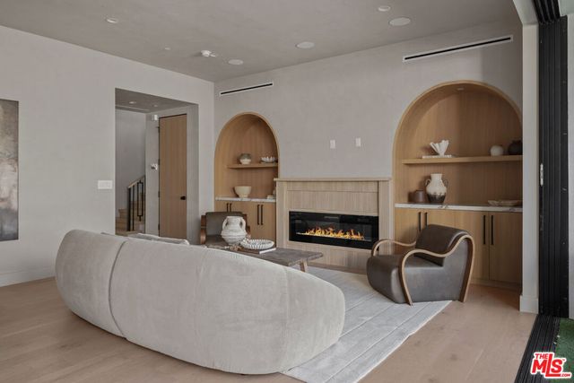 11317 Valley Spring Lane, Studio City, CA 91604