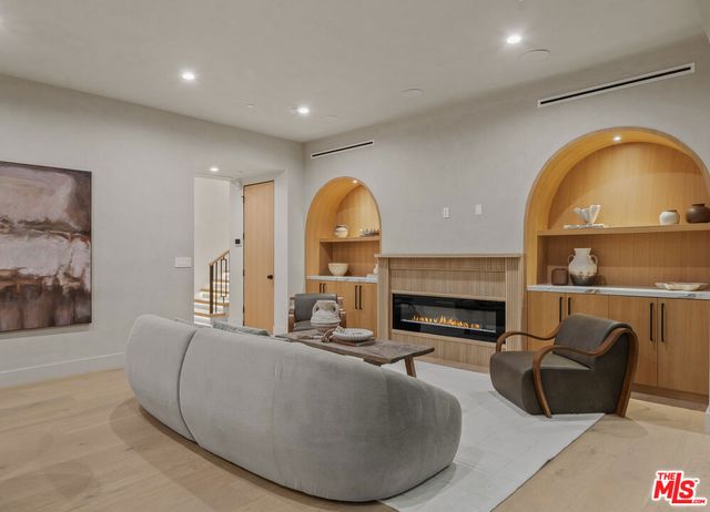 11317 Valley Spring Lane, Studio City, CA 91604