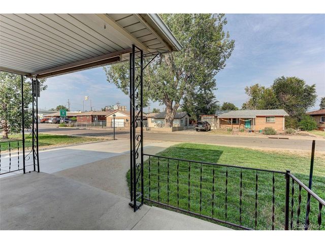 4860 Harlan St, Denver, CO 80212
